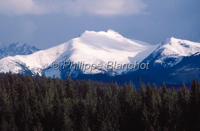 pologne sud 13.JPG - Massif montagneux enneigéParc national des TatrasRégion de ZacopanePetite Pologne, MalopolskaPologne